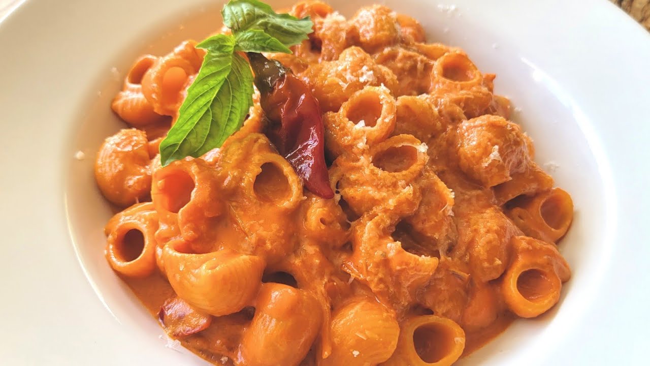The BEST Spicy Vodka Sauce | This Will Be Your New Favorite Recipe | #vodkasauce #pasta