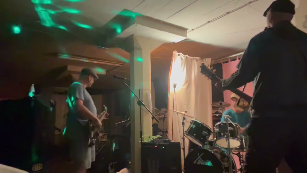 Gruss aus dem Proberaum 😎🎸 Song „Solang du fällst“