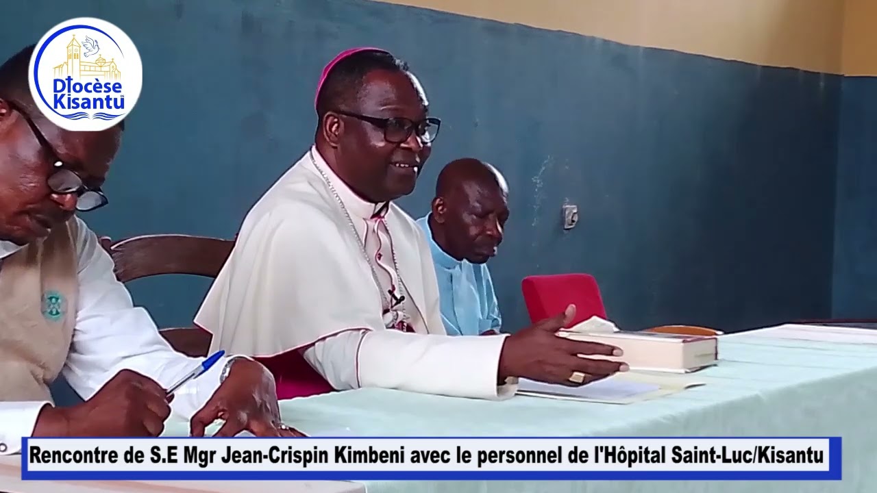 Rencontre de Mgr Jean-Crispin Kimbeni avec le personnel de l'hôpital Saint-Luc de Kisantu