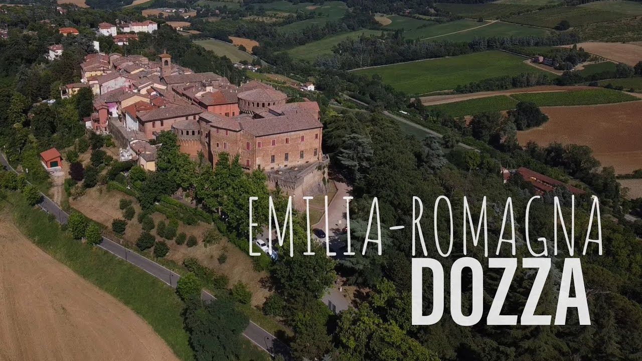 Dozza - murale i Rocca - kolorowe miasteczko Emilii Romanii.