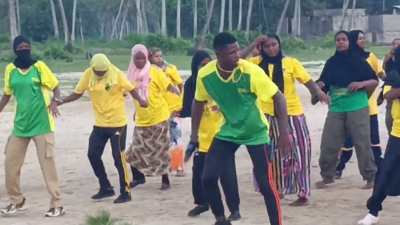 Ktb mwenenzi mkoa atembelea vijana wa mazowezi tumbe