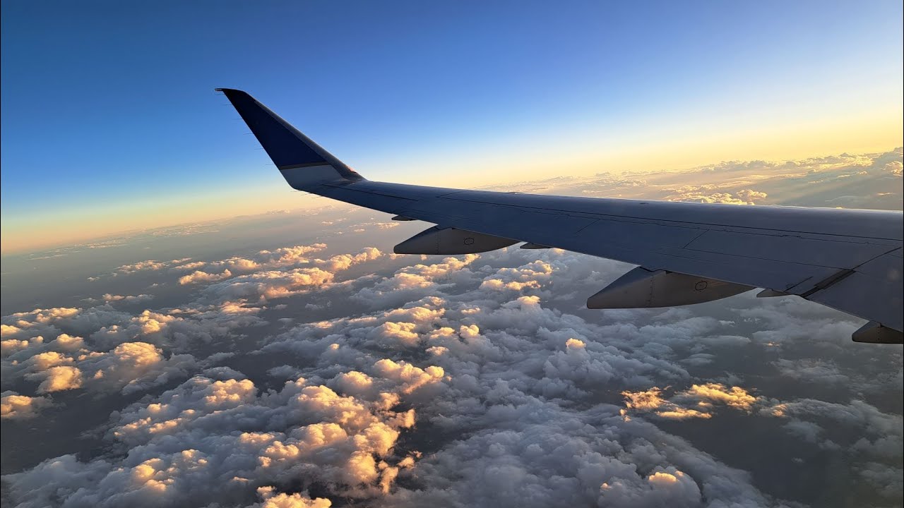 United Airlines  PHX - IAH - AMS  economy; Experience and Thoughts