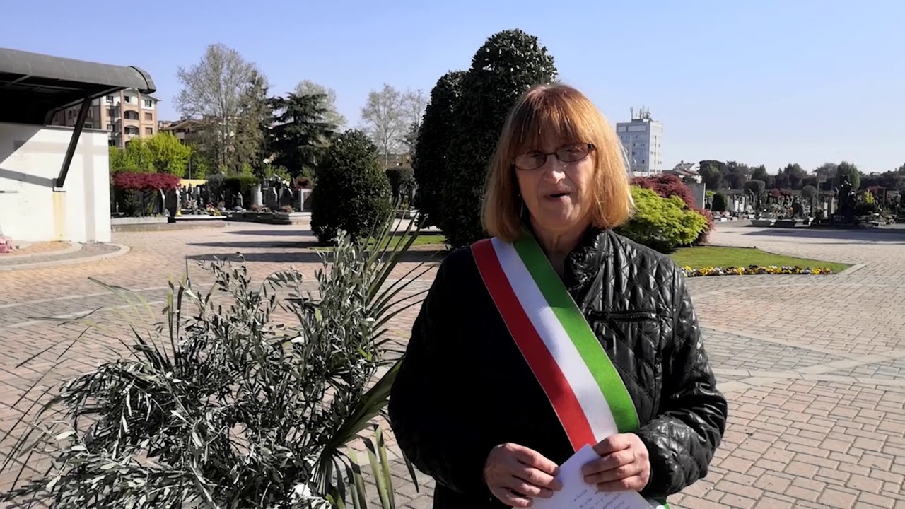 Sindaco e parroco in cimitero per una preghiera a nome della Città