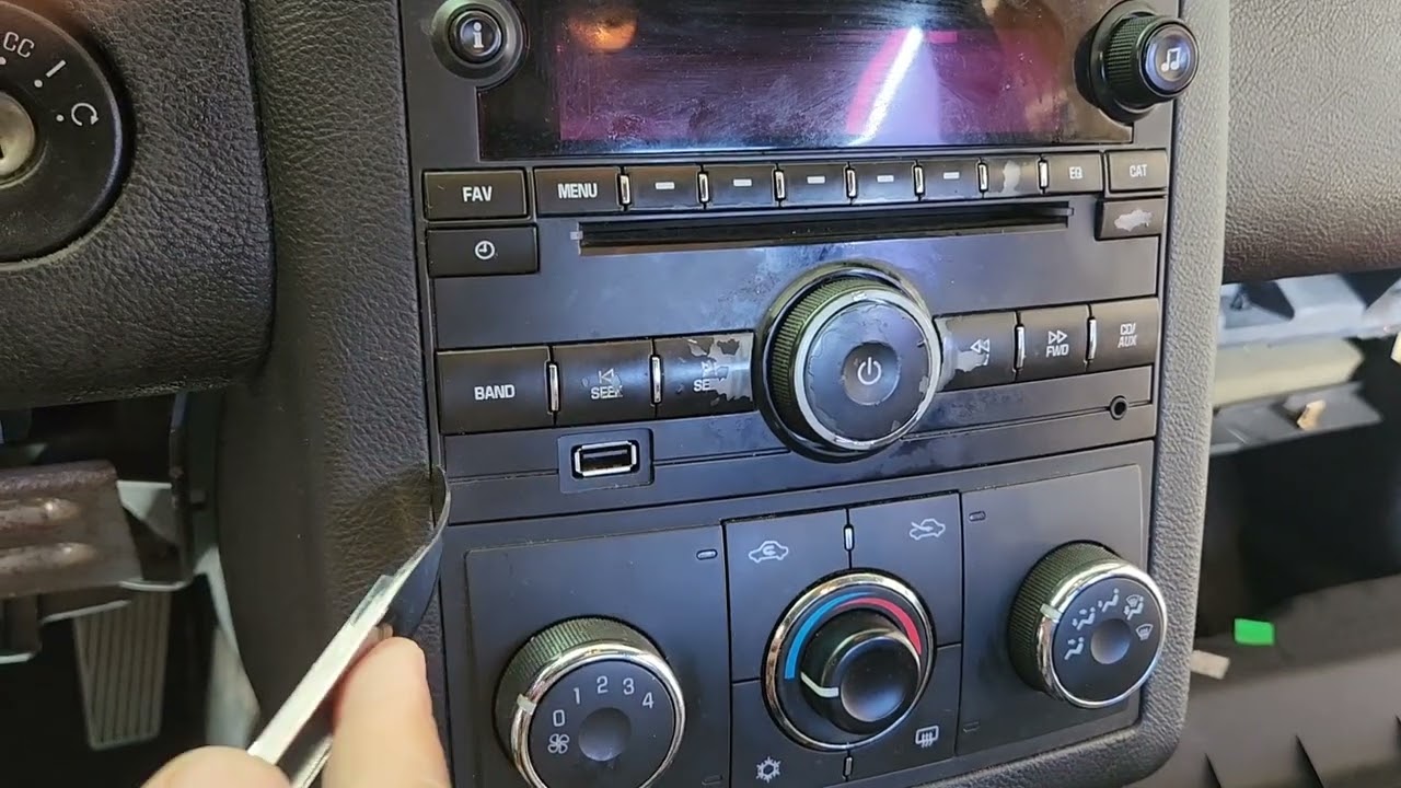 Установка радиоприемника Pontiac G6 05-10
