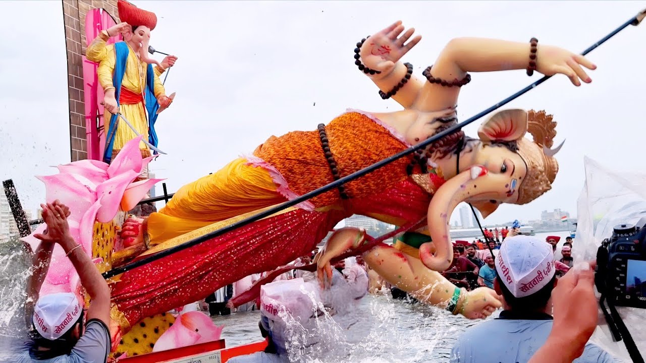 Mumbai Ganpati Visarjan Girgaon Chowpatty 2025💔 Heart breaking visarjan scenes you never seen before