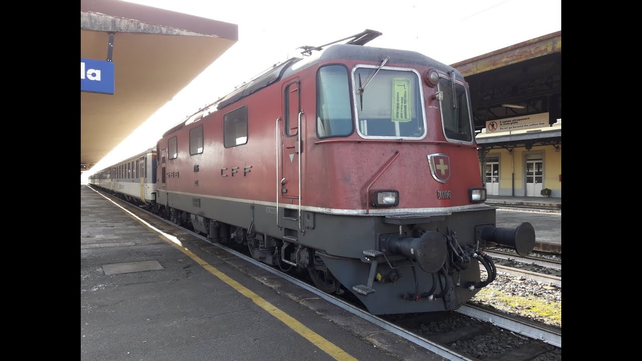 Treni italiani e svizzeri nella stazione di Domodossola