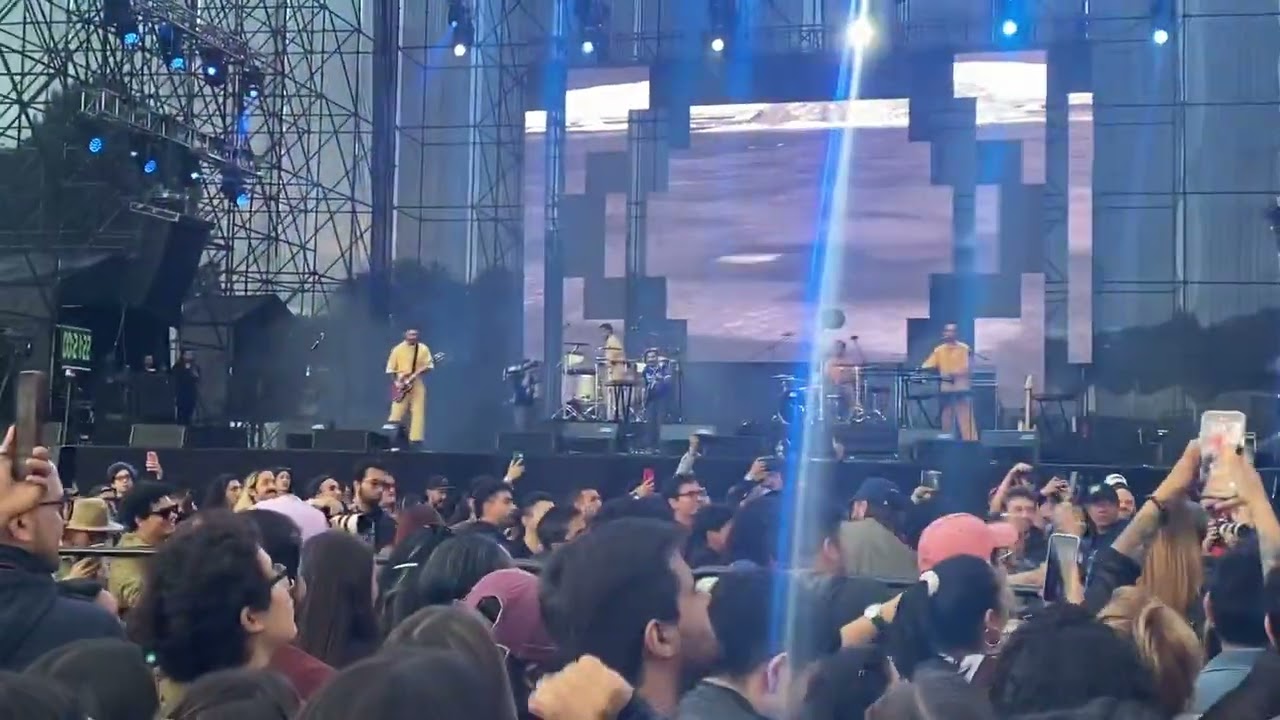 La Vida Boheme - Lejos (ft. Eduardo Cabra) (Rock Al Parque 2023)