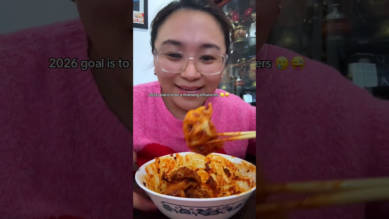 Wanna be a mukbang influencer ! Kind people let’s go show some love by subscribing 😜