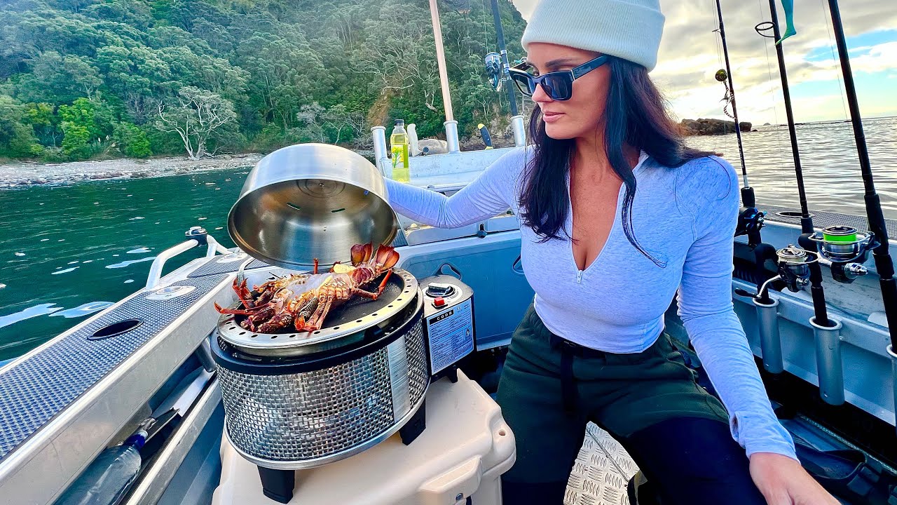 CRAYFISH CATCH and COOK  in our Small Boat NEW Zealand Lifestyle Adventure
