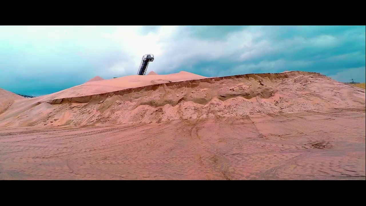 Tekno MT410 Flying at the Gravel Pit on 4s Testing Traxxas Maxx Tires