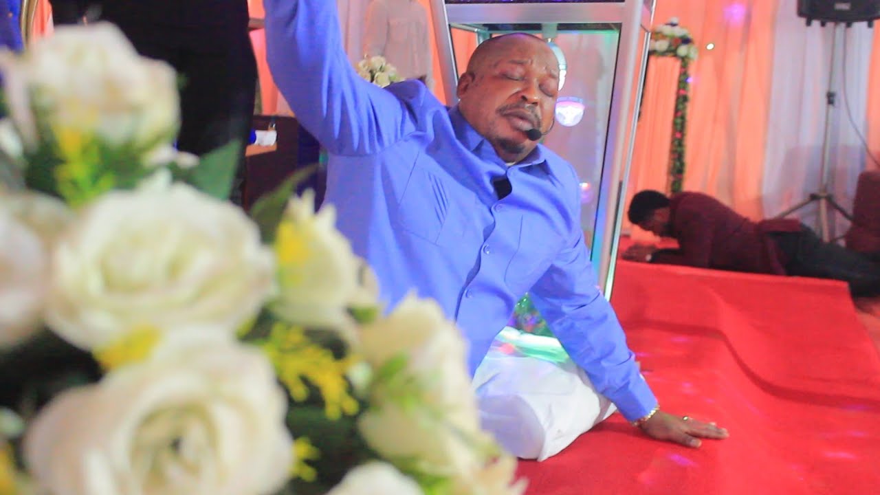 BABA YANGU DR & PROPHET ELISHA MULIRI MUNGU ANAMTUMIA SANA USIPANGE KUKOSA NI JUMAMOSI 2:00 ASUBUHI