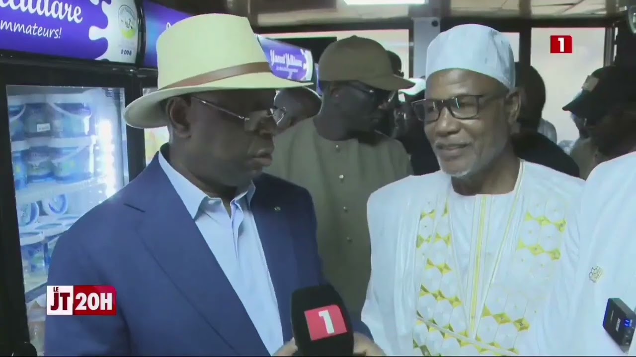 Visite de  S.E.M Macky SALL à l'usine de production de Yaourt Yellitaare.