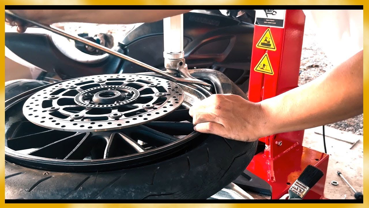 เปลี่ยนยางด้วยเครื่องถอดยางล็อคลม ที่คุณก็ทำได้ Change a tire with the tire changer