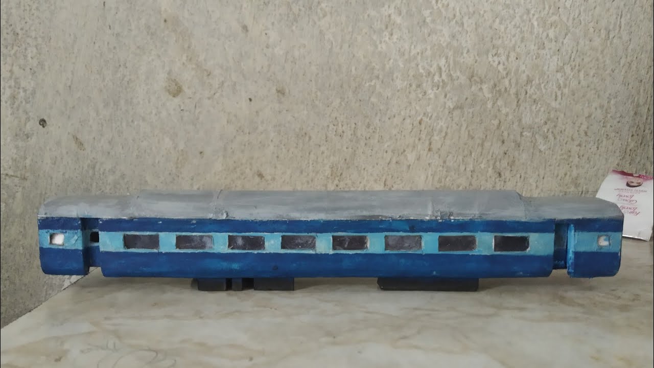 Making ho scale ICF blue coach model //SD Creative