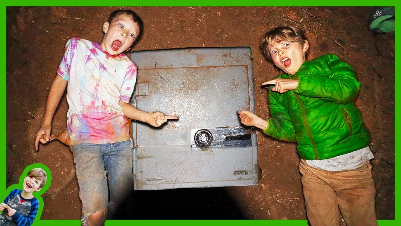 FOUND BIGGEST ABANDONED SAFE EVER while EXPLORING SECRET HIDDEN FOREST at NIGHT!😱