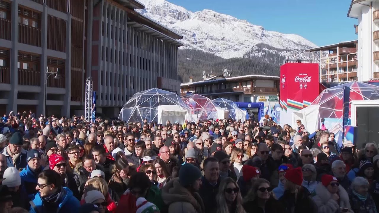 Fans react to US skier Vonn crashing at Winter Olympics