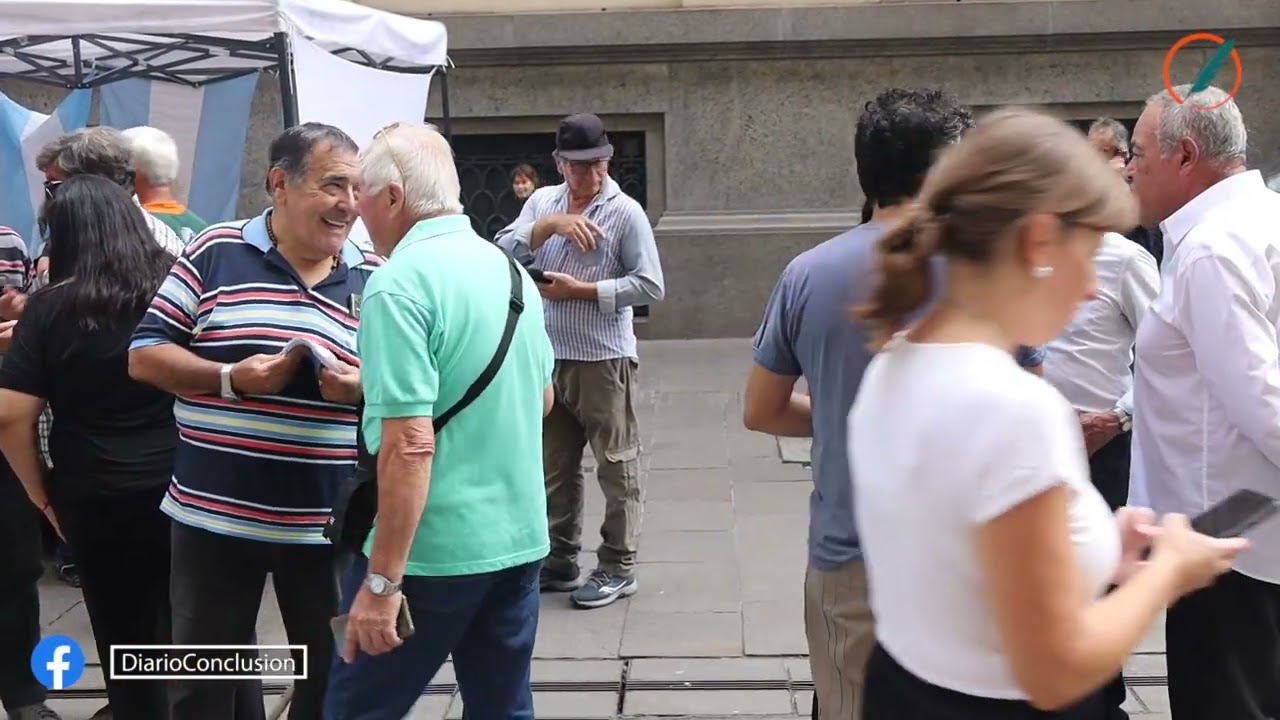 Adultos mayores continúan juntando firmas para ser incluidos en la futura carta orgánica de Rosario