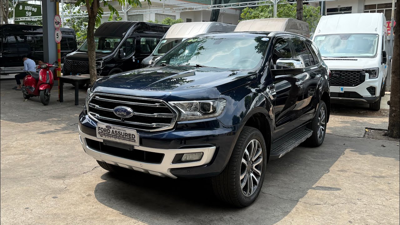 Everest Titanium 4x2 2020 màu xanh đẹp, đi ít