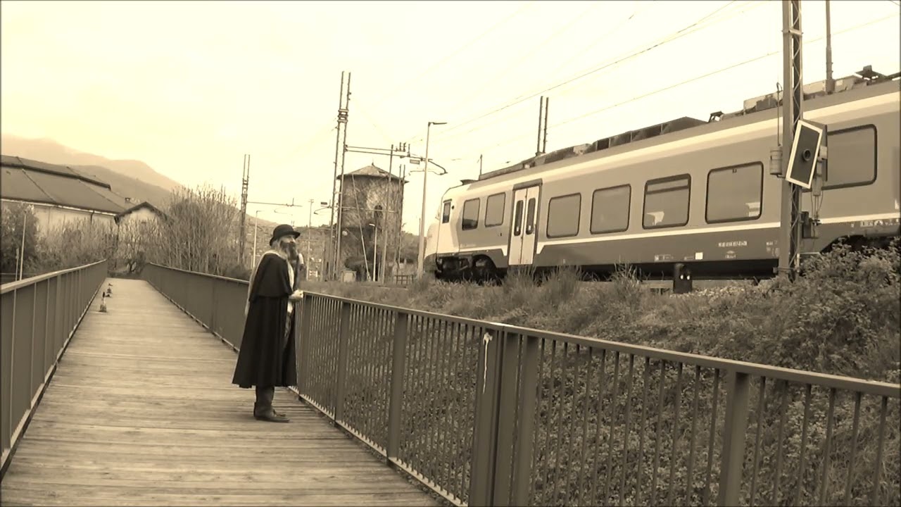 L'uomo che guardava passare i treni
