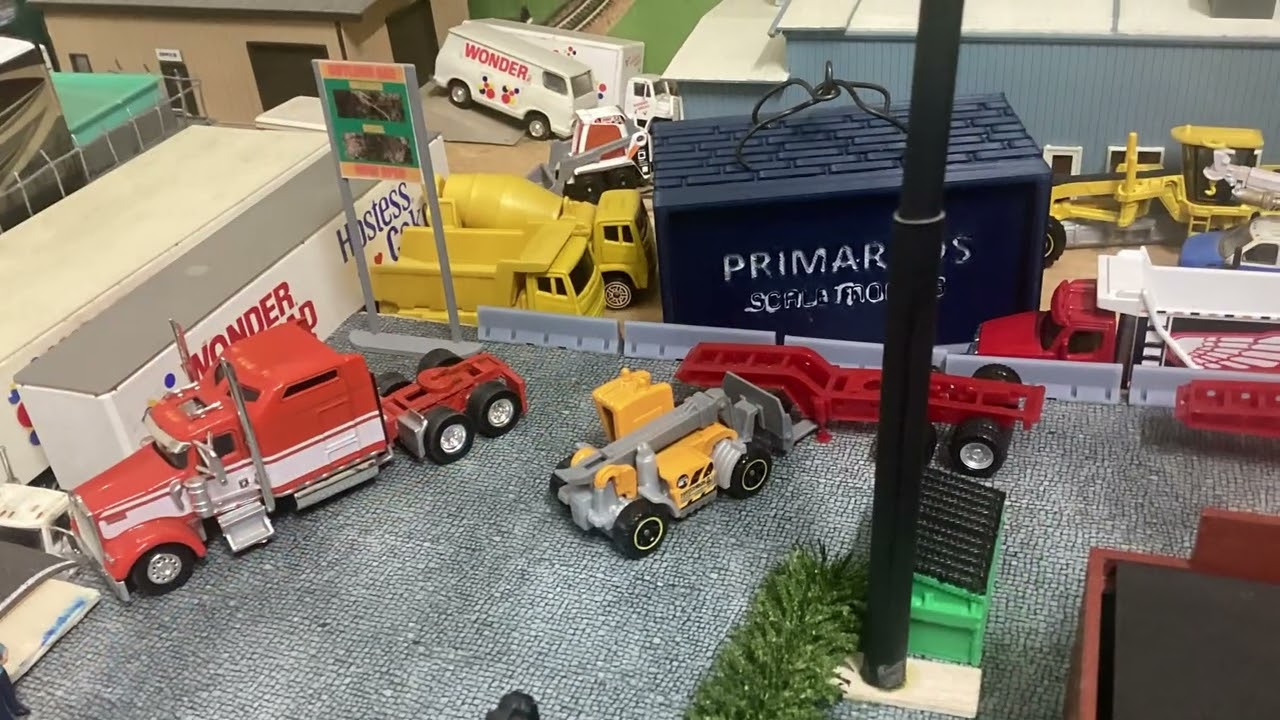 1/64 SCALE  DIORAMA /MR CRENTSIL GOES TRUCKING IN HIS  KENWORTH W900 TO HAUL OVER SIZED  LOAD