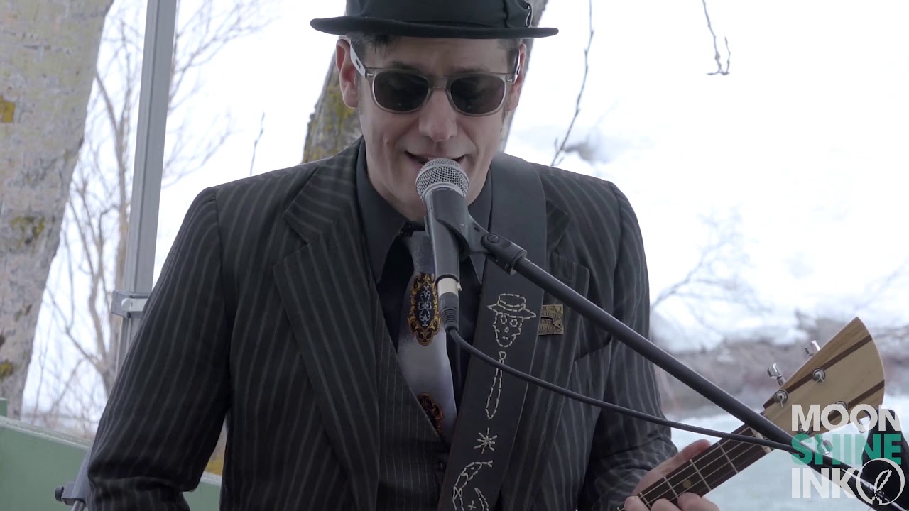 Tiny Porch Concerts | The Peculiar Pretzelmen [4K]