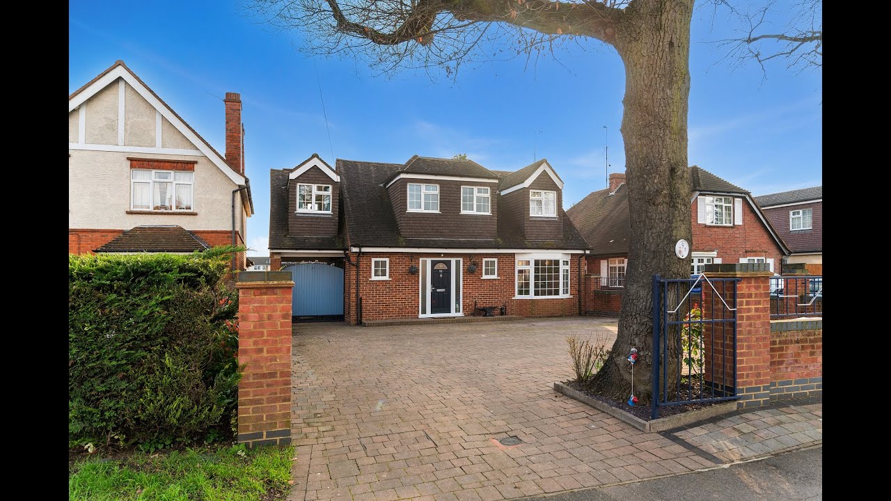 North Woodley | Reading | Fine & Country Reading | Adrian Beatty