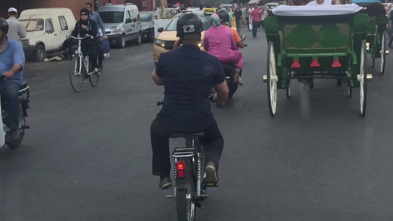 Marrakech, el caos controlado en la circulación..Esto es Africa!