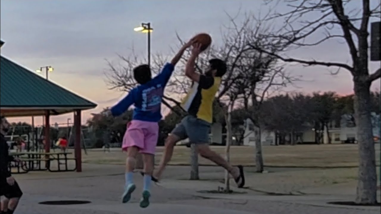 CRAZY COMEBACK IN STREET BASKETBALL RUNS 🔥👀💯 #Dallas #TexazDribble 