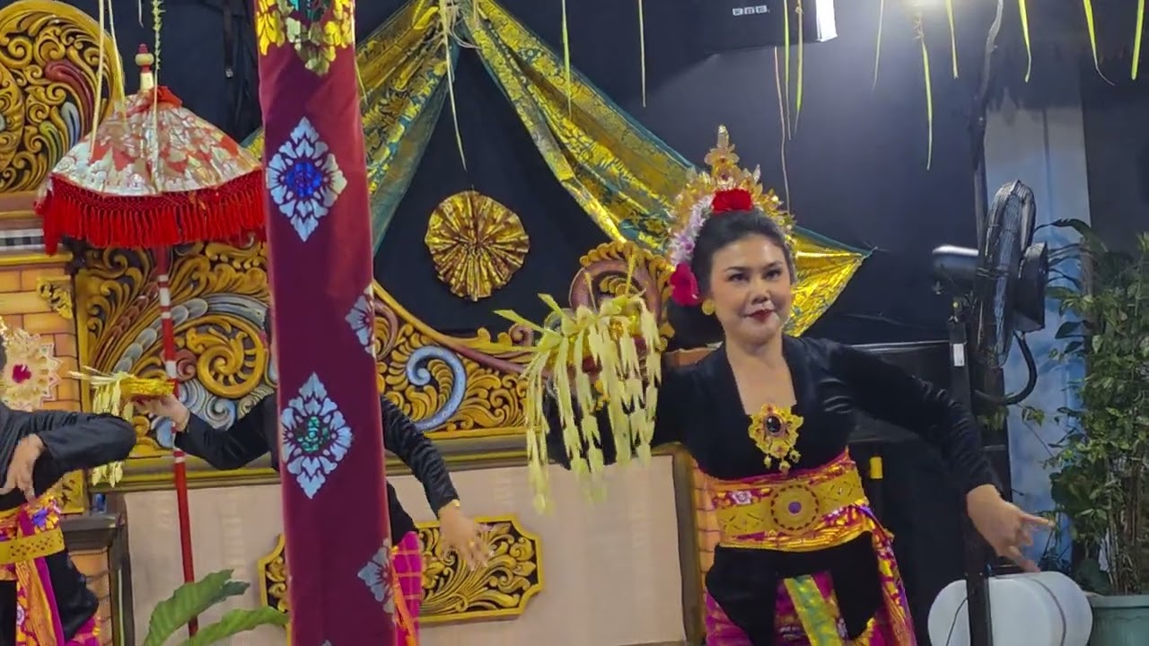 Tari Pendet Kuno @wantilan Pura Mertasari