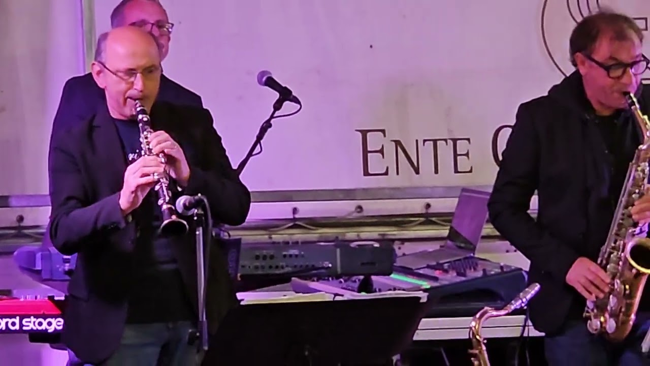SALTI MORTALI valzer di Casadei eseguito da LA NUOVA ROMAGNA FOLK - Sagra della Castagna di Casole