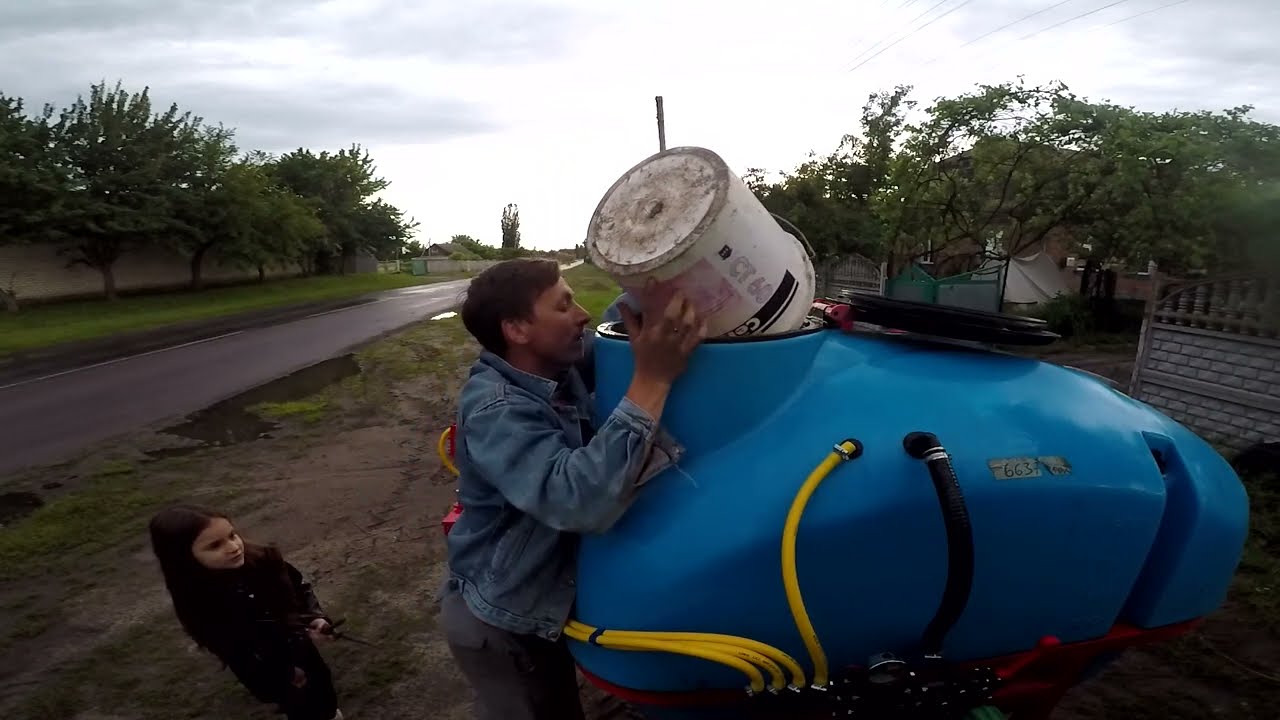 #Т40.Глушу форсунки на оприскувачі і їдемо підживляти гарбуз по листу.Карбомід,Вимпел,Оракул