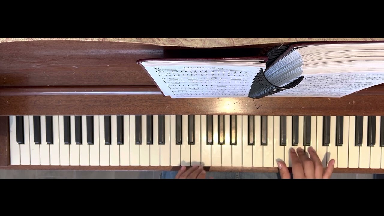 Himno 47 majestuoso “Adoremos a Dios” acordes básicos para principiantes en el piano