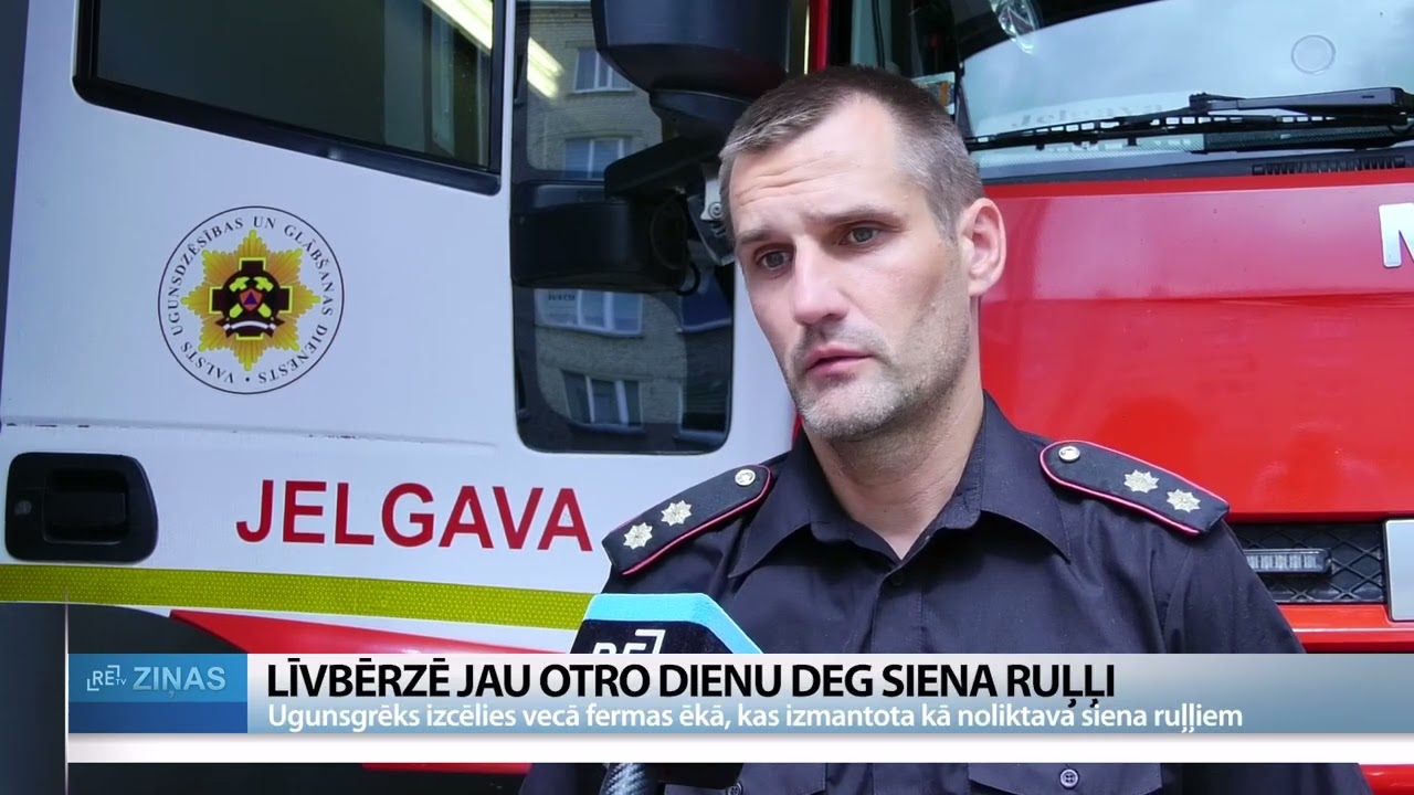 ReTV: Līvbērzē jau otro dienu deg 1200 siena ruļļi