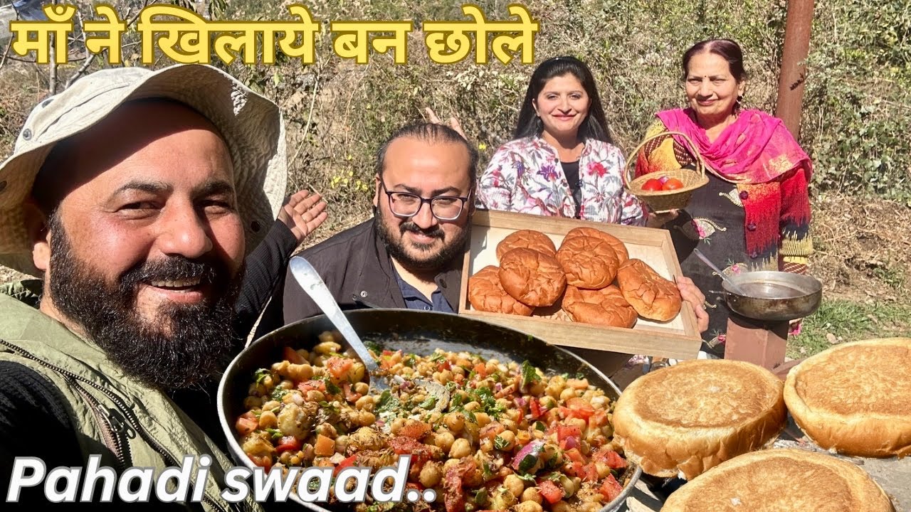 Pahadi बन छोले (BUN CHOLE).. Himachali SWAAD aa gaya | Love and Preet Vlogs