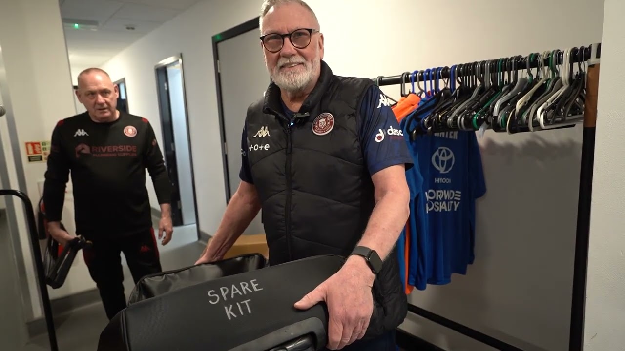 The Kitmen get us ready for Toulouse! 👕