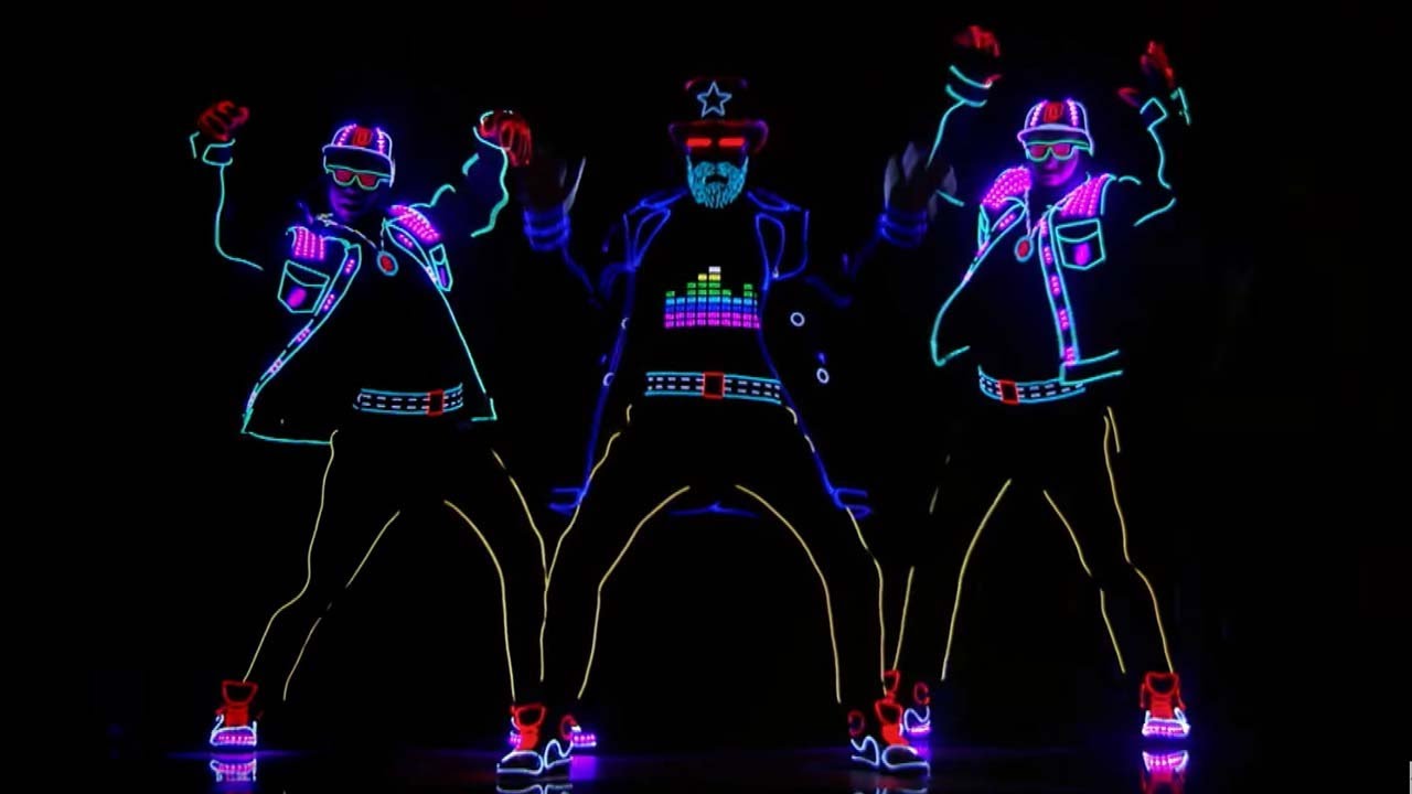 Grupo de dan&ccedil;a ucraniano recebe o Golden Buzzer de Tyra - [Legendado pt-br]
