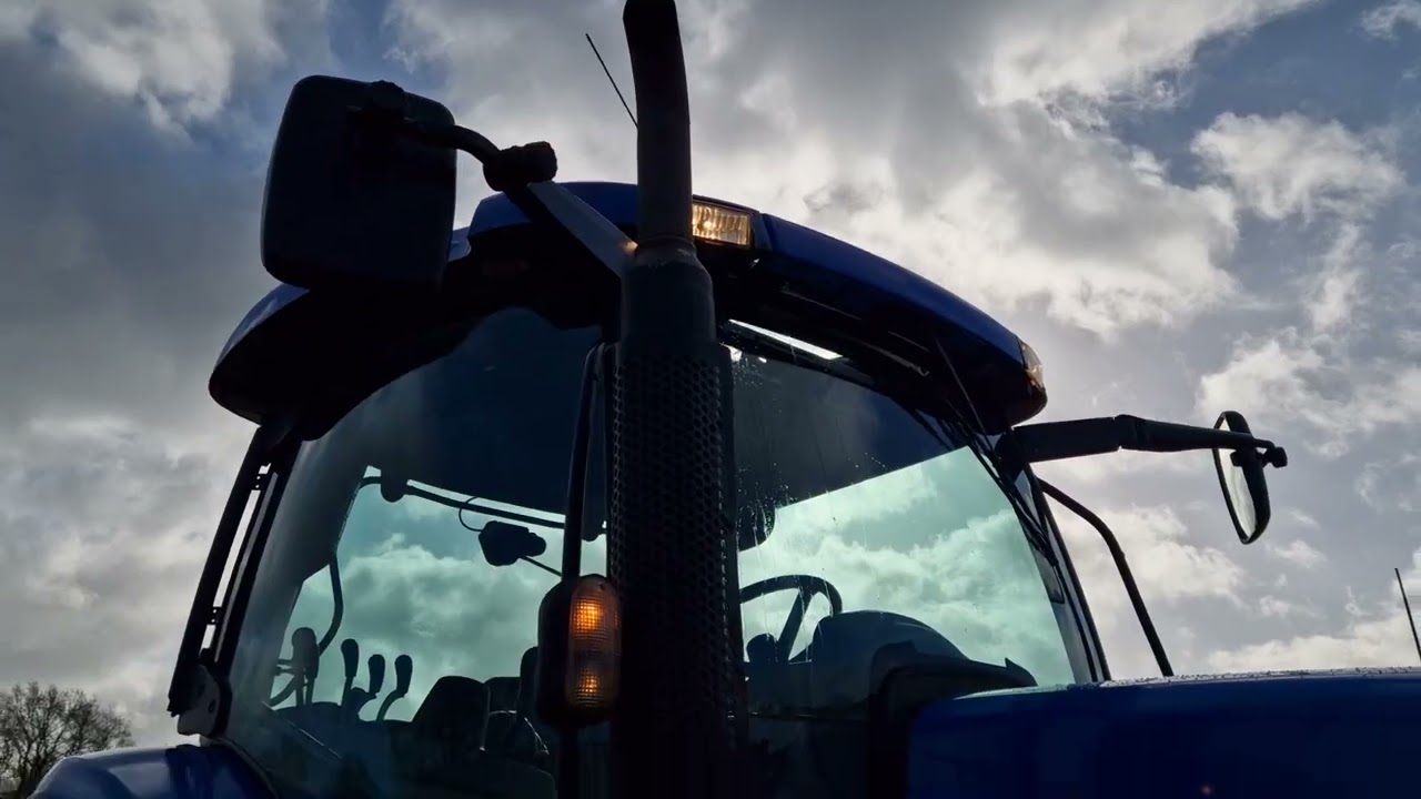 2005 New Holland TS115A Tractor - 21373