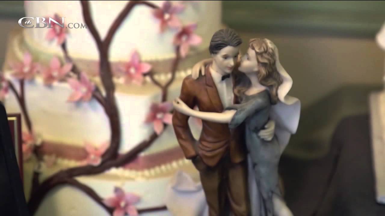 Colorado Baker Appeals Gay 'Re-Education' Order