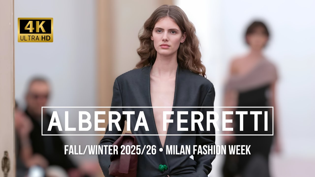 ALBERTA FERRETTI Automne/Hiver 2025/26 : L'Élégance Réinventée par Serafini
