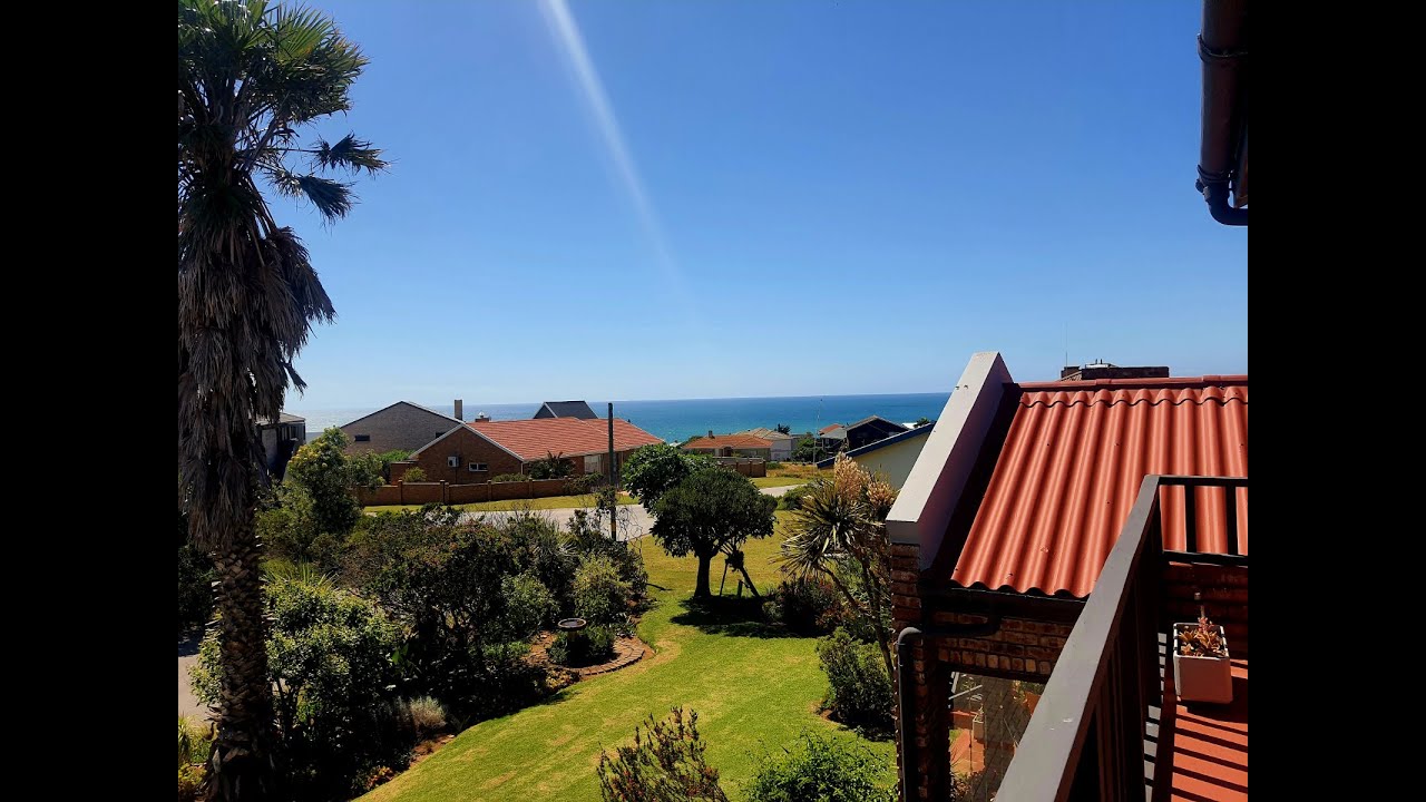 Seaside Elegance: Your Timeless 4-Bed Residence in Boggomsbaai