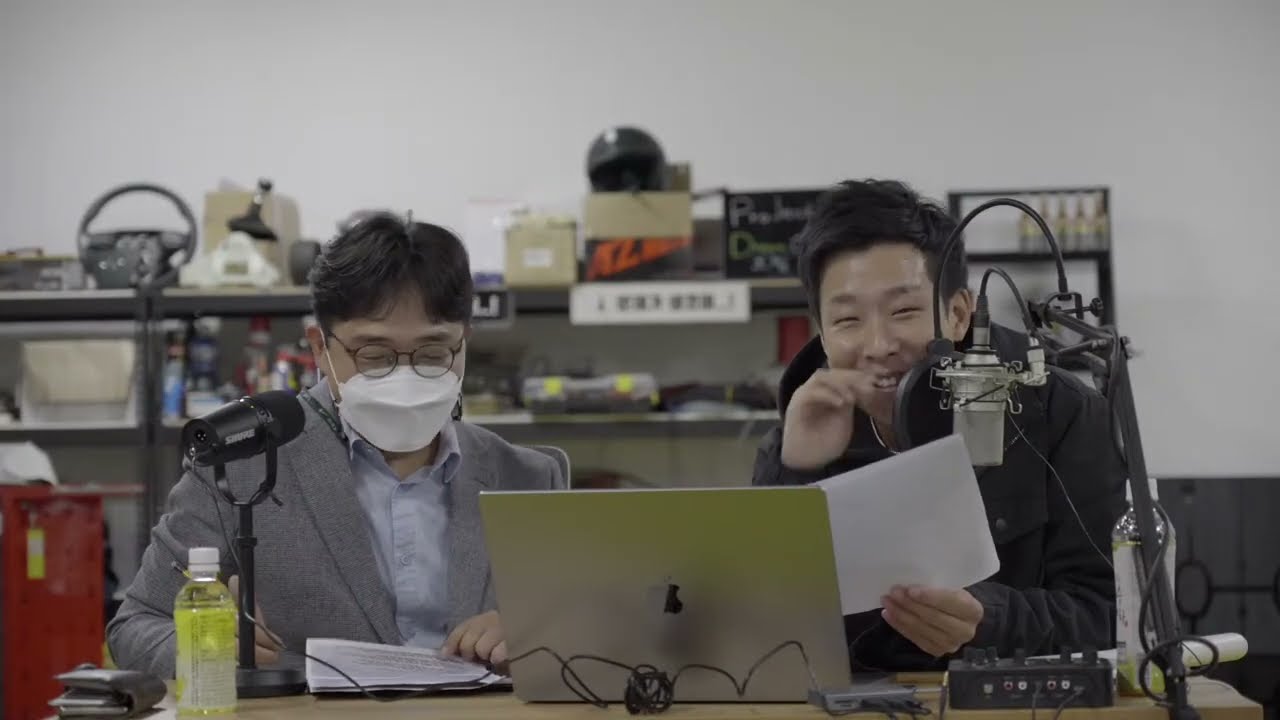 마트에서 전조등 전구를 사서 직접 바꾸면 불법입니다