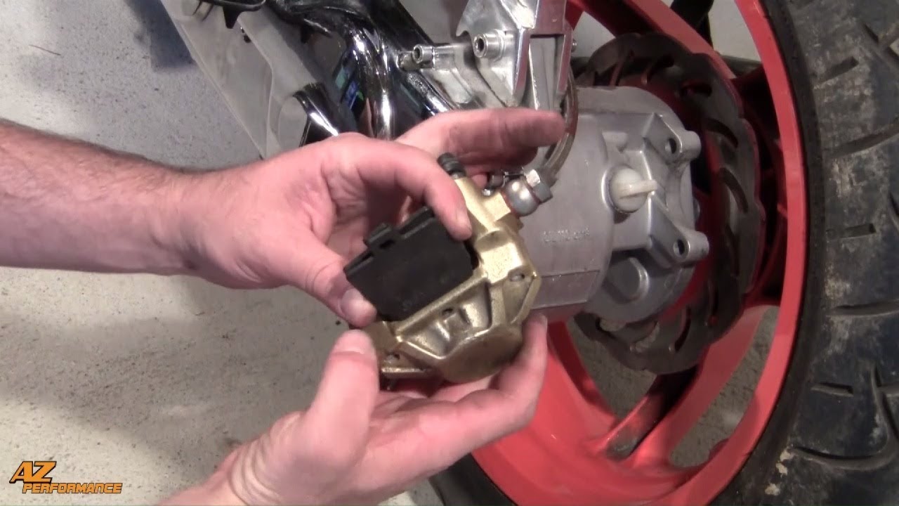 Tuto Remplacement des plaquettes de frein arrière sur Nitro / Aérox / Ovetto / ...