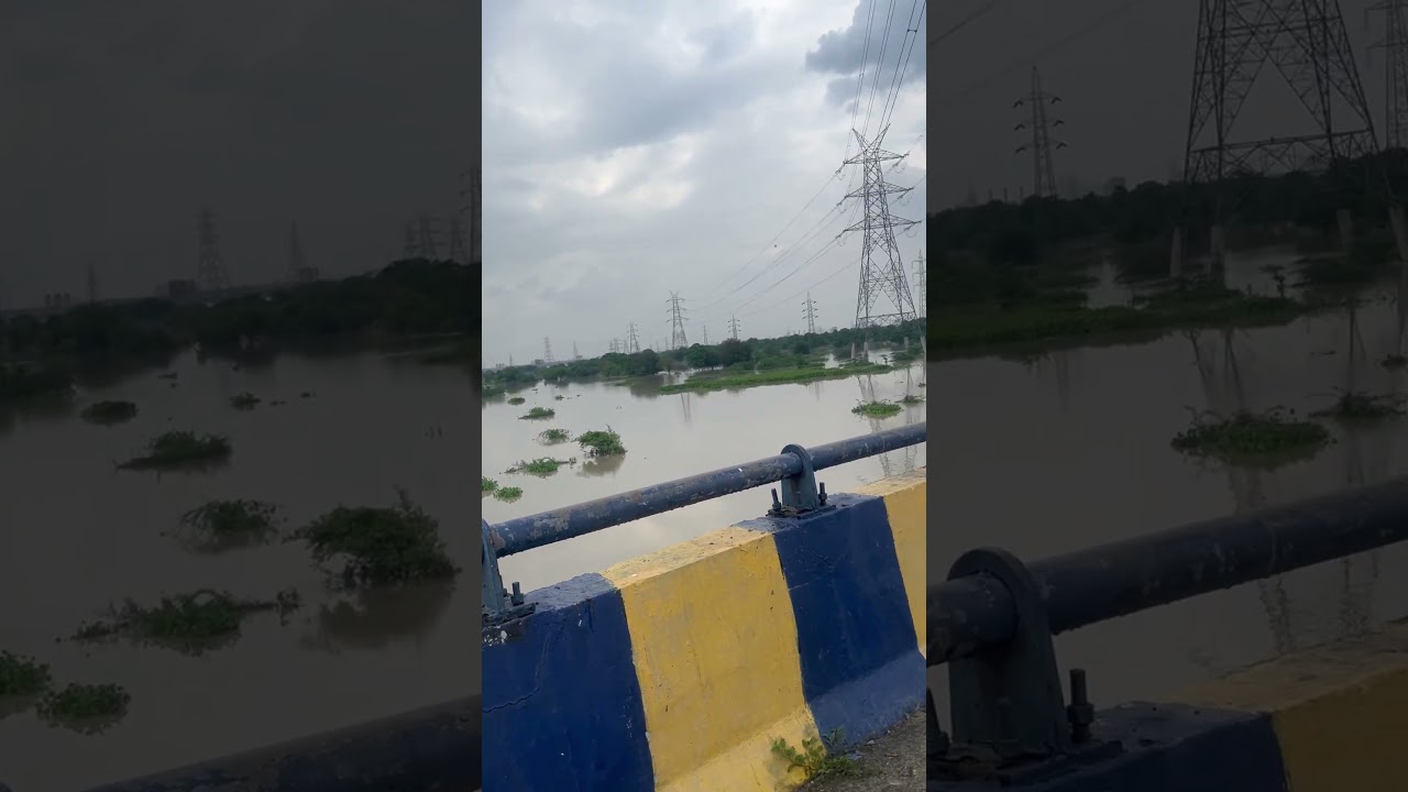 East Delhi Mayur Vihar Yamuna Overflow Stay safe #flood #delhicapitals #delhinews #yamunariver