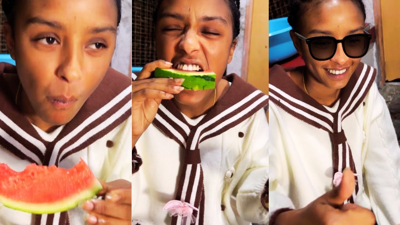 Messi eats watermelon and chats with everyone