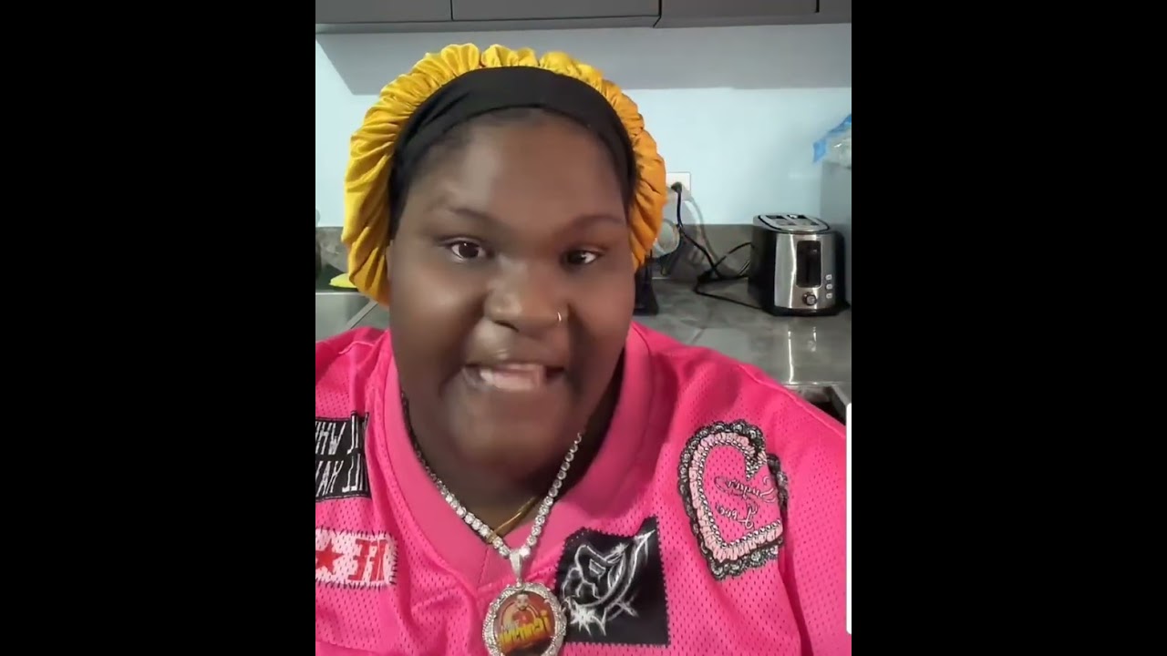 ROSEALEE  TALK ABOUT DI MONEY DI LADY GAVE DYEMA AND SAYS SHE NUH WANT NO FRIEND FROM NOBODY 