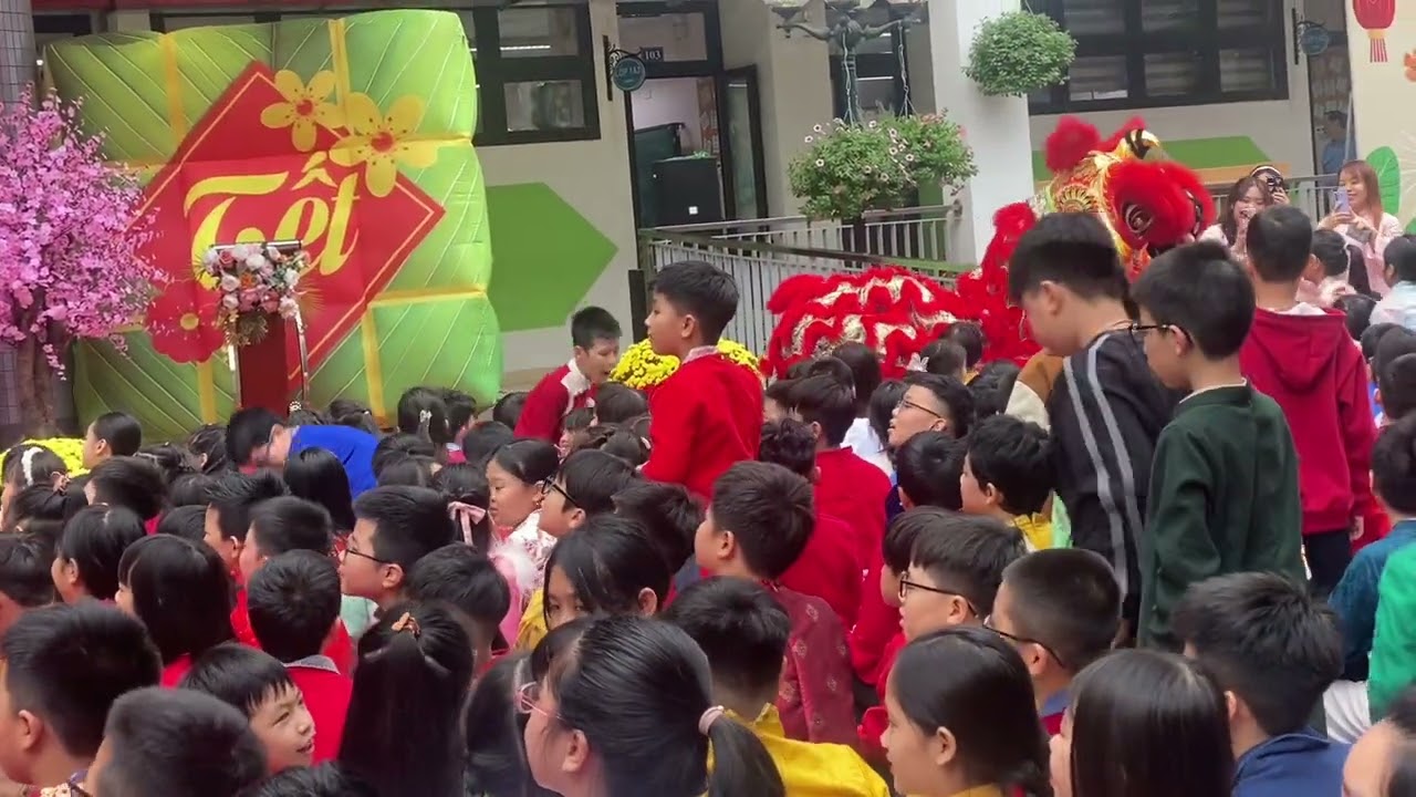 🦁 M&Uacute;A L&Acirc;N XUẤT HIỆN &ndash; TẾT TỚI TỚI NƠI RỒI B&Agrave; CON ƠI!!! 🧧