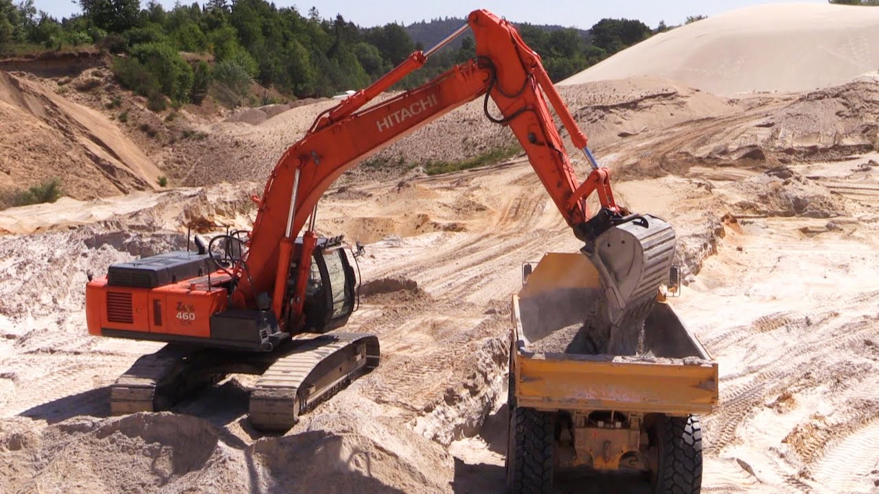 Hitachi Zaxis 460LCH Loading Volvo A40E Dumper
