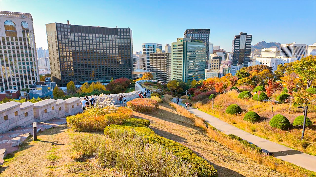 Walking Along Namsan Seoul Tower And The Beautiful Autumn Foliage Trail | Korea Travel 4K HDR