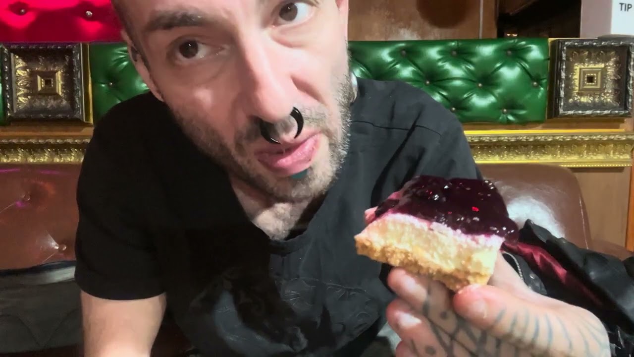 🍰🥐 Sweet Cravings at 7-Eleven Thailand | เค้กละลายในปาก หยุดไม่ได้ 🇹🇭🔥