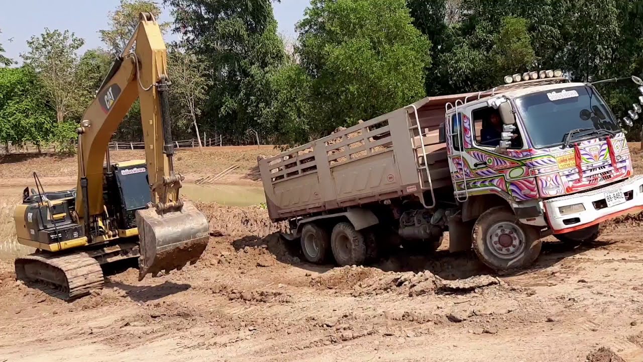 โอ้ว..! FUSO​ ​240​ เกือบตกบ่อ​